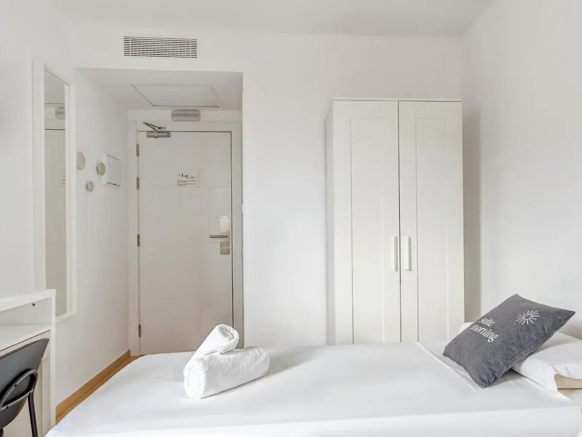 Limehome Barcelona Carrer De Fontcoberta - Digital Access