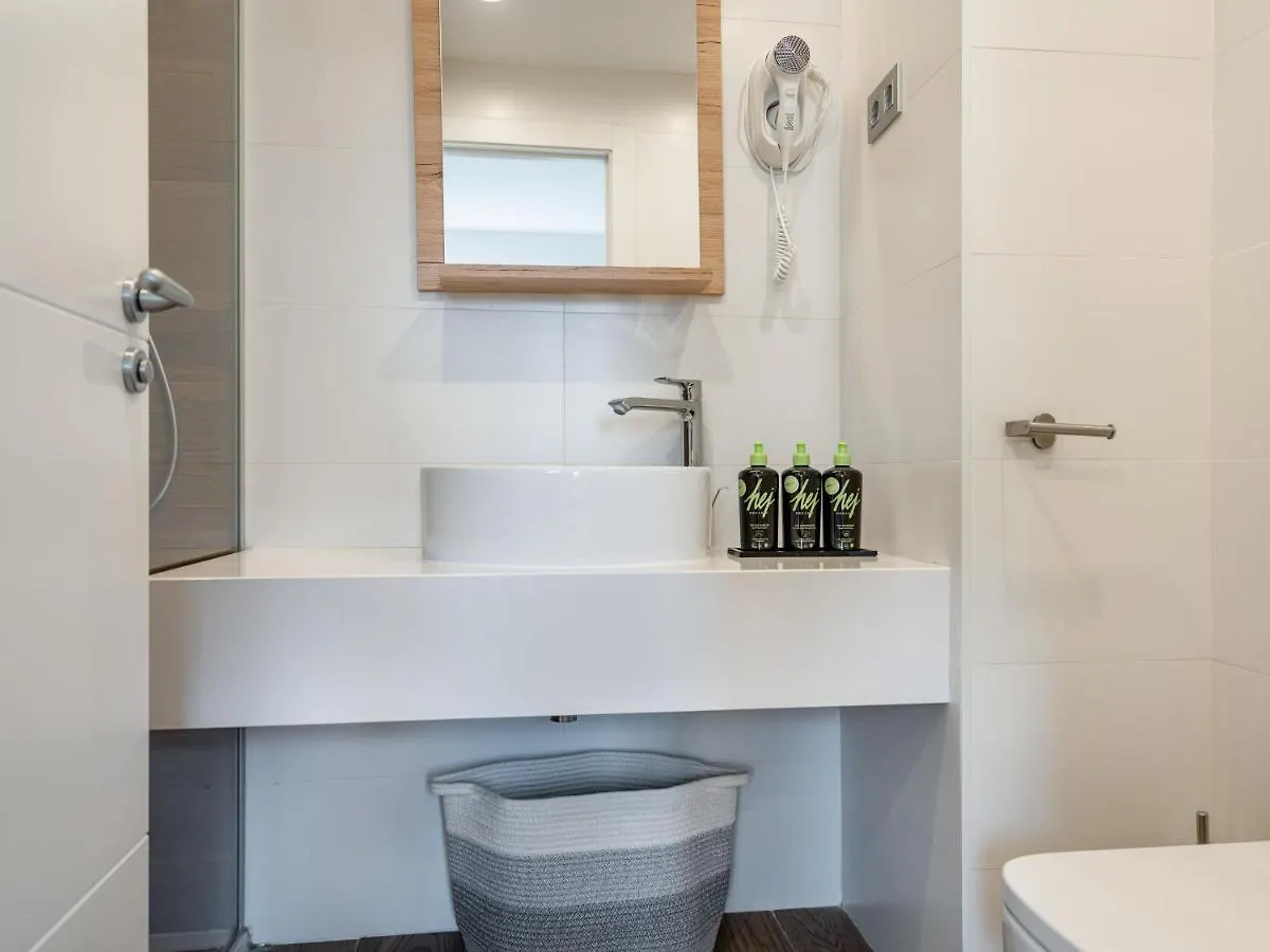 Limehome Barcelona Carrer De Fontcoberta - Digital Access Hotel