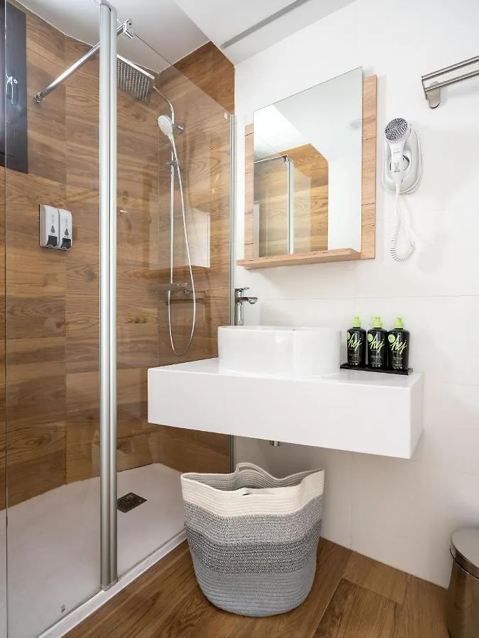 Hotel Limehome Barcelona Carrer De Fontcoberta - Digital Access Spain