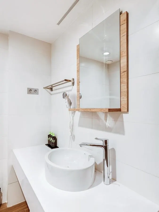 Limehome Barcelona Carrer De Fontcoberta - Digital Access