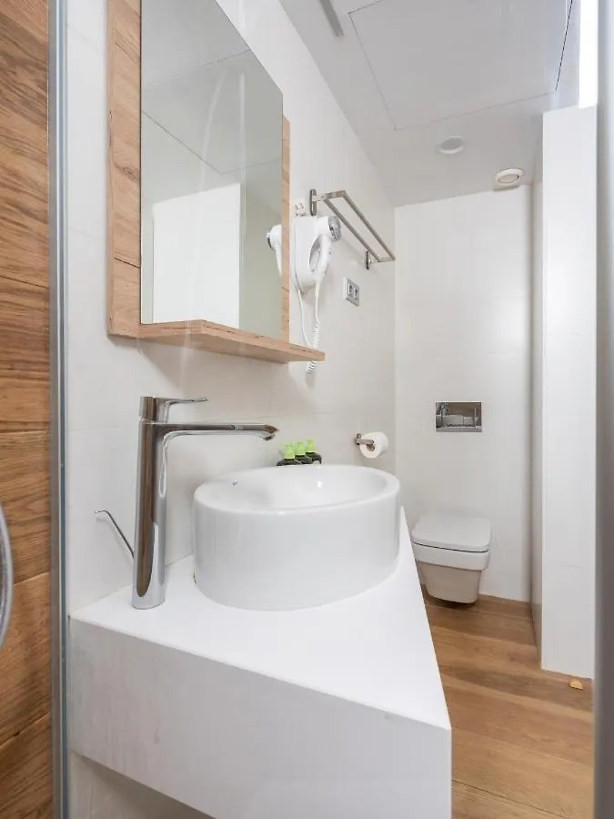 Limehome Barcelona Carrer De Fontcoberta - Digital Access Hotel